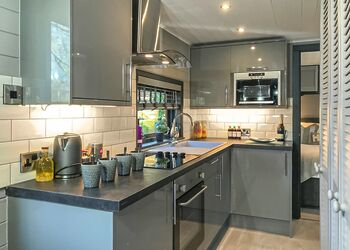 Harlech Lodge - Ogwen Bank Caravan & Lodge Park, Snowdonia