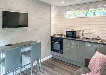 Riverside Studio Pod HT - Ogwen Bank Caravan & Lodge Park, Snowdonia