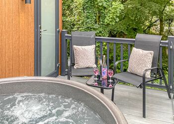 Riverside Studio Pod HT - Ogwen Bank Caravan & Lodge Park, Snowdonia