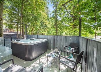 The Watchtower (Pet) - Ogwen Bank Caravan & Lodge Park, Snowdonia