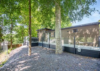 The Watchtower (Pet) - Ogwen Bank Caravan & Lodge Park, Snowdonia