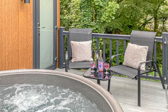 Riverside Studio Pod HT - Ogwen Bank Caravan & Lodge Park, Snowdonia