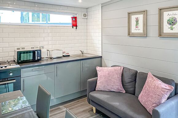 Riverside Studio Pod HT - Ogwen Bank Caravan & Lodge Park, Snowdonia