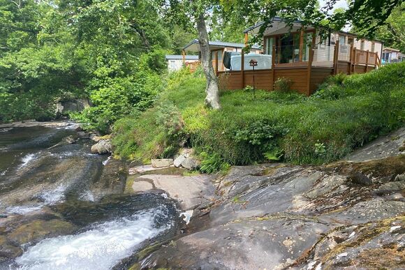 The Falls (Pet) - Ogwen Bank Caravan & Lodge Park, Snowdonia