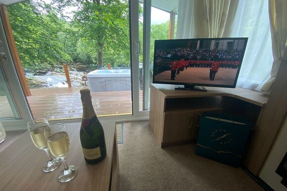 The Falls (Pet) - Ogwen Bank Caravan & Lodge Park, Snowdonia