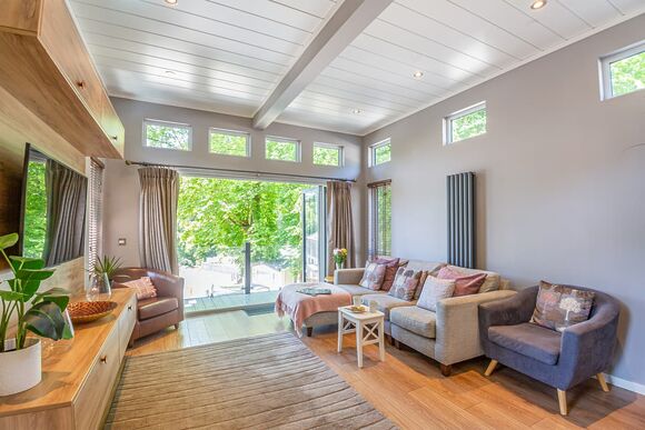 The Watchtower (Pet) - Ogwen Bank Caravan & Lodge Park, Snowdonia