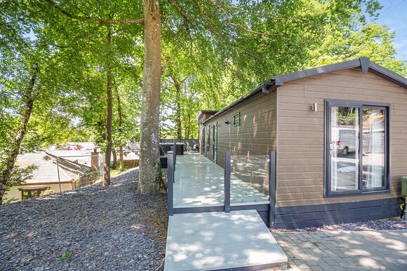 The Watchtower (Pet) - Ogwen Bank Caravan & Lodge Park, Snowdonia