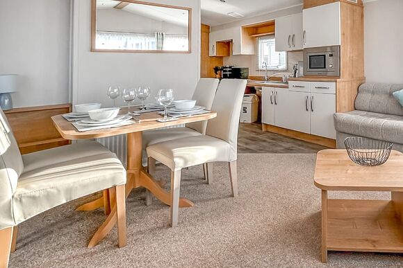 Platinum Sovereign - Orchards Holiday Park, Newbridge, Nr Yarmouth