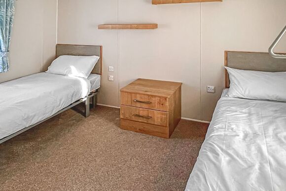 Platinum Sovereign - Orchards Holiday Park, Newbridge, Nr Yarmouth