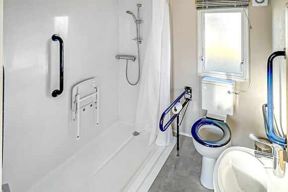 Platinum Sovereign - Orchards Holiday Park, Newbridge, Nr Yarmouth