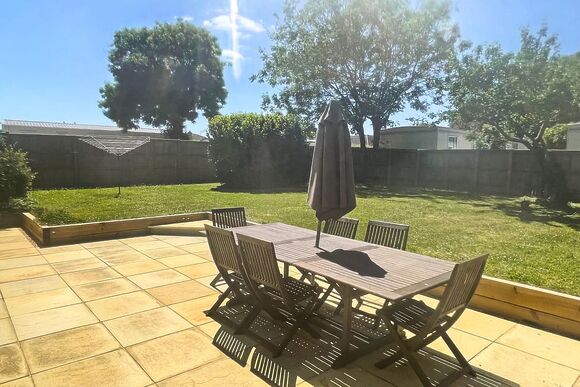Orchards House - Orchards Holiday Park, Newbridge, Nr Yarmouth
