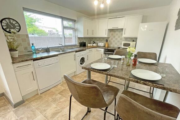 Orchards House - Orchards Holiday Park, Newbridge, Nr Yarmouth