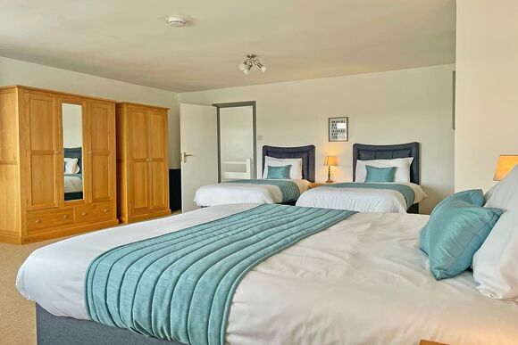 Orchards House - Orchards Holiday Park, Newbridge, Nr Yarmouth