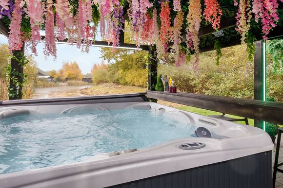 Blackthorn Lodge - Oakwood Lodges, South Duffield, Nr York