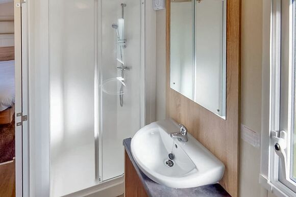 Gold  2 Pet Friendly Caravan with DeckingLP - St Osyth and Martello Beach, St Osyth, Clacton-on-Sea