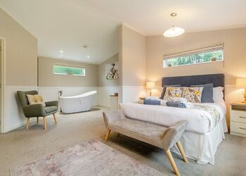 Mead One - Otters Mead Boutique Lodges, Beetley, Dereham