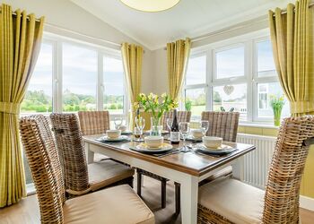 Mead Three - Otters Mead Boutique Lodges, Beetley, Dereham