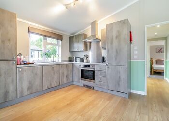 Mead Two - Otters Mead Boutique Lodges, Beetley, Dereham