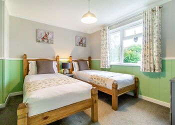 Mead Two - Otters Mead Boutique Lodges, Beetley, Dereham