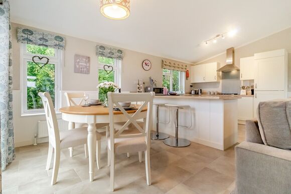 Mead One - Otters Mead Boutique Lodges, Beetley, Dereham