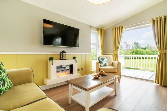 Mead Three - Otters Mead Boutique Lodges, Beetley, Dereham