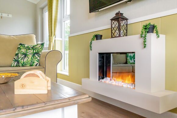 Mead Three - Otters Mead Boutique Lodges, Beetley, Dereham