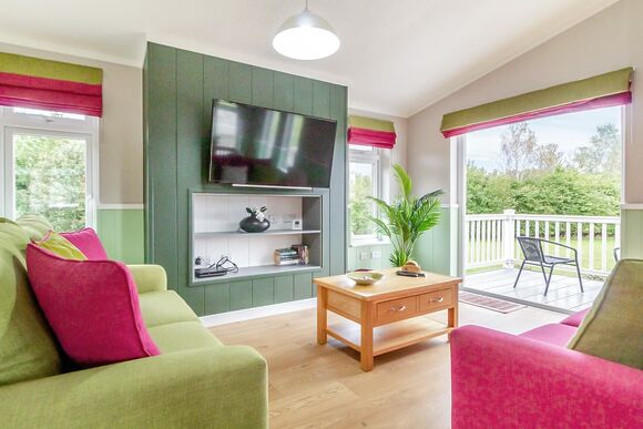 Mead Two - Otters Mead Boutique Lodges, Beetley, Dereham