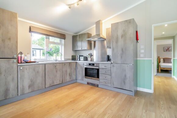 Mead Two - Otters Mead Boutique Lodges, Beetley, Dereham