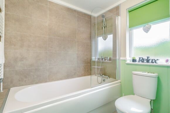 Mead Two - Otters Mead Boutique Lodges, Beetley, Dereham