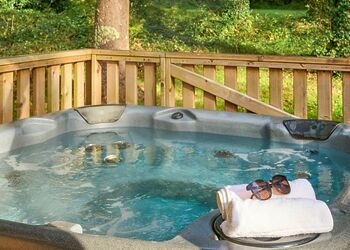 Safari Tent Pet - Cornish Meadows Holiday Park, Hayle