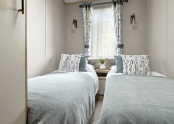 Premium Hot Tub 3 bedroom Holiday Home sleeps 8 - Cornish Meadows Holiday Park, Hayle