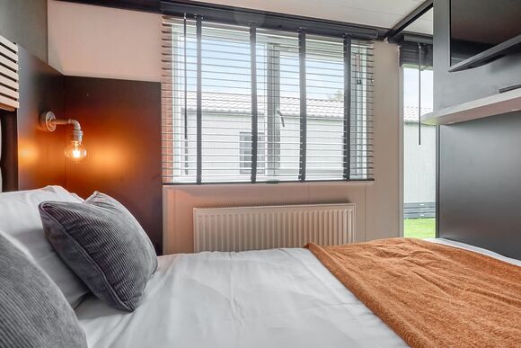 Glamping Pods with hot tubs - Cornish Meadows Holiday Park, Hayle