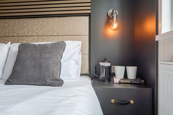 Glamping Pods with hot tubs - Cornish Meadows Holiday Park, Hayle