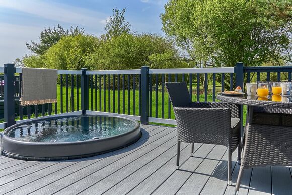 Luxury 2 bed HT (Pet) - Cornish Meadows Holiday Park, Hayle