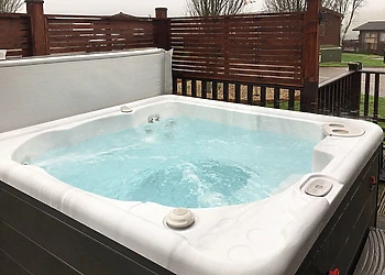 Classic Lodge Hot Tub 