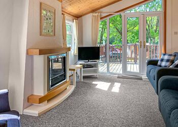 Classic Lodge Hot Tub 4 - Devon Hills Holiday Park, Paignton