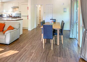 Classic Lodge Hot Tub 4 - Devon Hills Holiday Park, Paignton