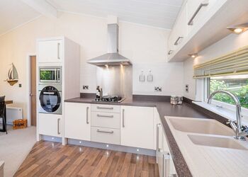 Superior Lodge Hot Tub 4 - Devon Hills Holiday Park, Paignton