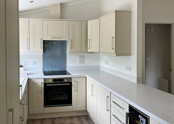 Comfort Plus Lodge 4 Hot Tub - Devon Hills Holiday Park, Paignton