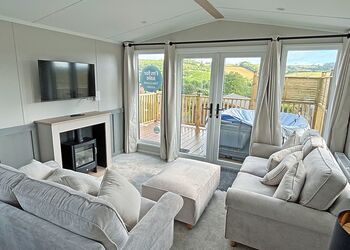 Superior Caravan 4 Hot Tub - Devon Hills Holiday Park, Paignton