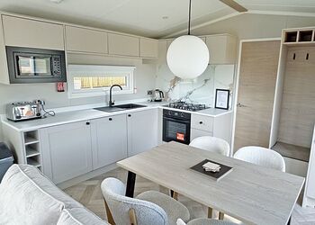 Superior Caravan 4 Hot Tub - Devon Hills Holiday Park, Paignton