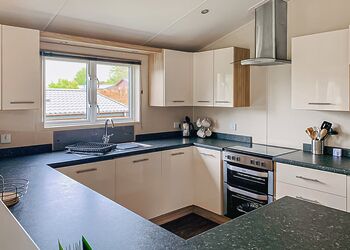 Comfort Lodge Hot Tub 4 - Devon Hills Holiday Park, Paignton