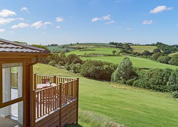 Classic Lodge (Nearly New) 