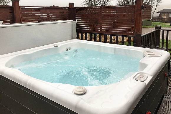 Classic Lodge Hot Tub 