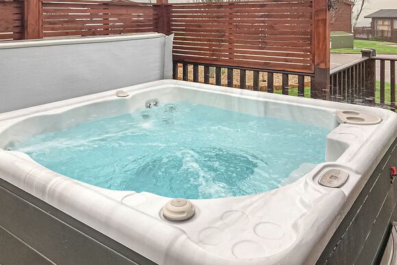 Classic Lodge Hot Tub 4 - Devon Hills Holiday Park, Paignton