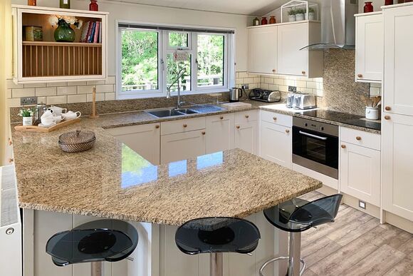 Superior Lodge Hot Tub 4 - Devon Hills Holiday Park, Paignton