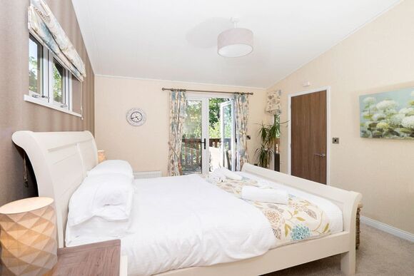 Superior Lodge Hot Tub 4 - Devon Hills Holiday Park, Paignton