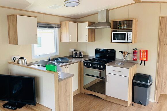Classic Caravan 4 - Devon Hills Holiday Park, Paignton