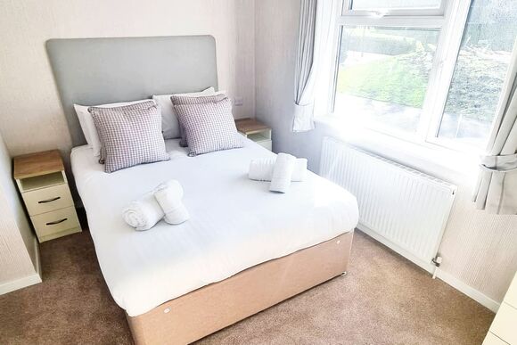 Comfort Plus Lodge  6 - Devon Hills Holiday Park, Paignton