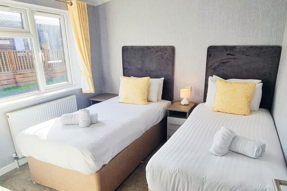 Comfort Plus Lodge  6 - Devon Hills Holiday Park, Paignton